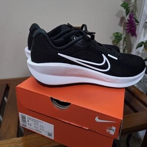 Nike Women's Downshifter 13 Black and White Athletic Sneakers Size 9 NWT